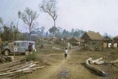 Questo è il villaggio di Thong Om, ancora in costruzione, dopo lo spostamento della gente a causa della guerriglia