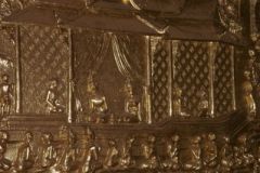 Bassorilievi all’entrata della pagoda reale, raffiguranti scene della vita e dell’insegnamento di Budda