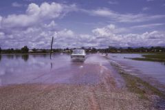 Durante la stagione delle piogge spesso i fiumi straripano, rovinando risaie, allagando strade e villaggi